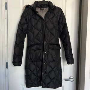 The North Face women’s winter down quilted coat. Size S. Black.